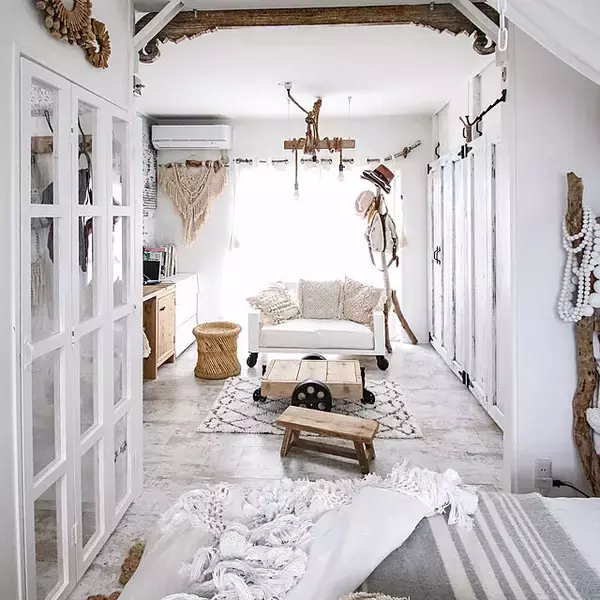 「ゆったりリラックス♡リゾートインテリアを楽しむリビング」の画像