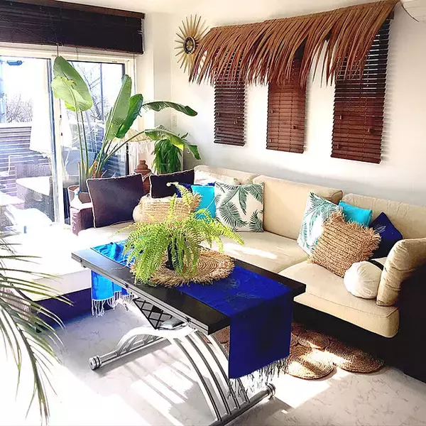 「ゆったりリラックス♡リゾートインテリアを楽しむリビング」の画像