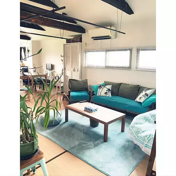 「ゆったりリラックス♡リゾートインテリアを楽しむリビング」の画像