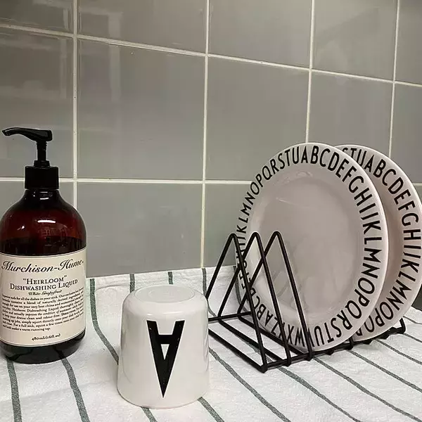 「本棚だけじゃない！ダイソーのブックスタンドの使い方10選」の画像