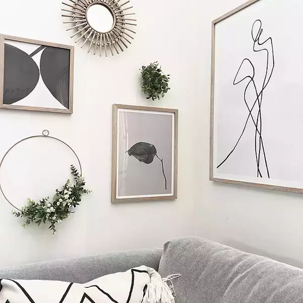 「プチプラで高満足度！ダイソーアイテムでつくる壁面インテリア」の画像