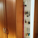 「収納もディスプレイも！ダイソーの有孔ボード活用アイデア10選」の画像4