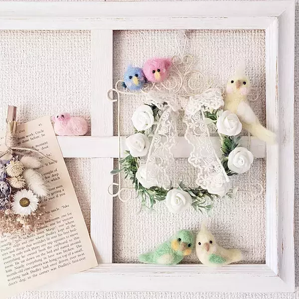 「ふわふわ感に癒される♡ハンドメイドの羊毛フェルト作品がある空間」の画像