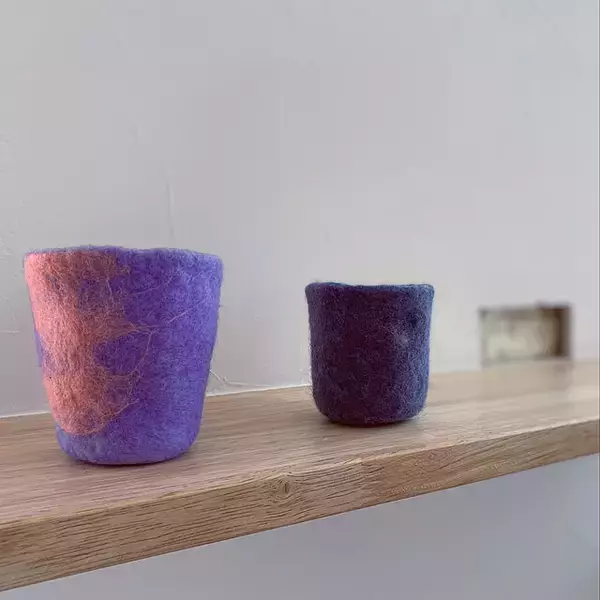 「ふわふわ感に癒される♡ハンドメイドの羊毛フェルト作品がある空間」の画像