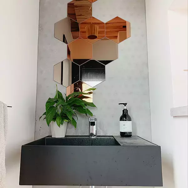 「造作洗面所をお気に入り空間に♪こだわりのミラー10選」の画像