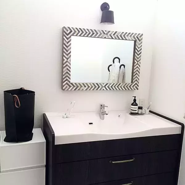 「造作洗面所をお気に入り空間に♪こだわりのミラー10選」の画像