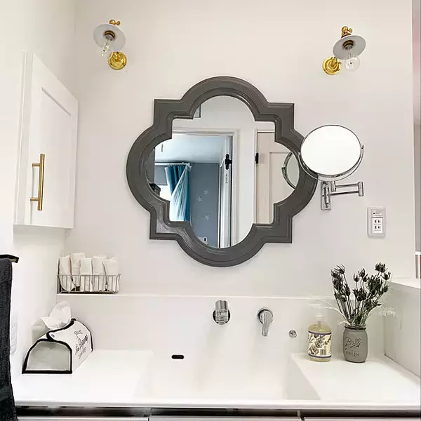 「造作洗面所をお気に入り空間に♪こだわりのミラー10選」の画像