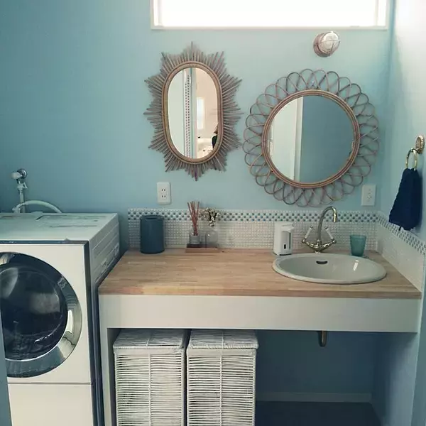 「造作洗面所をお気に入り空間に♪こだわりのミラー10選」の画像