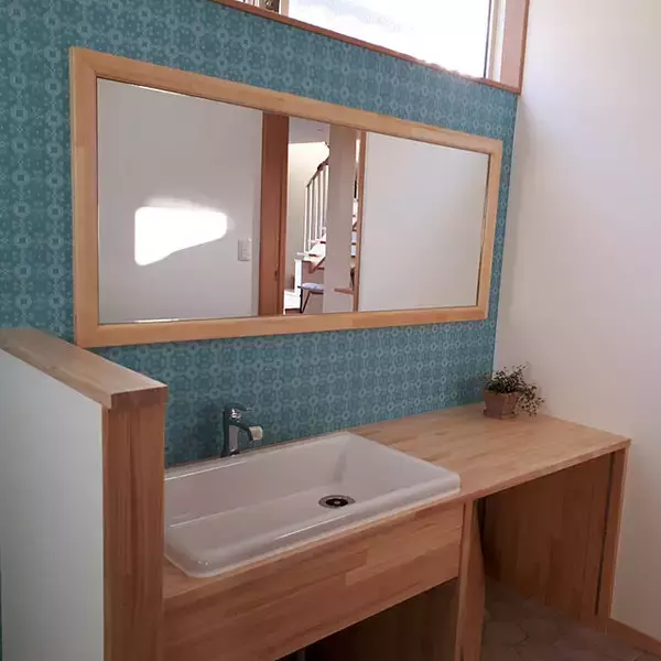 「造作洗面所をお気に入り空間に♪こだわりのミラー10選」の画像