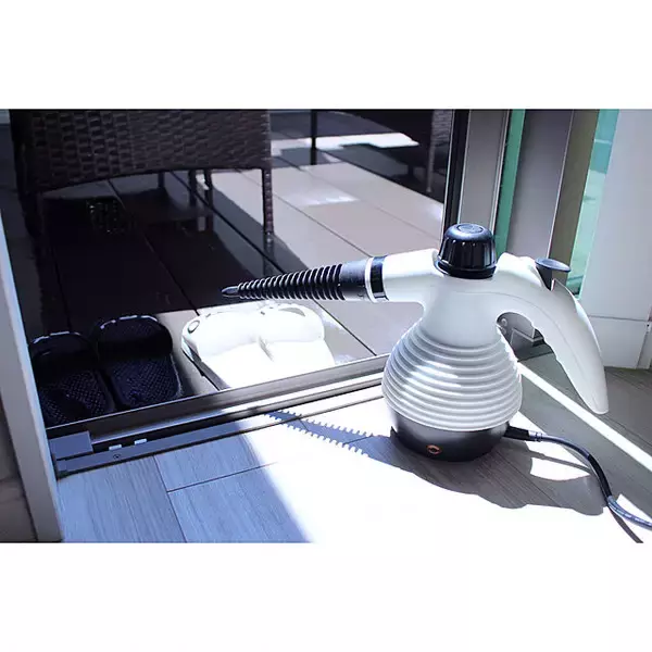 「コレを見れば窓まわりの掃除は完璧！みんなのおすすめ掃除グッズ＆アイデア」の画像