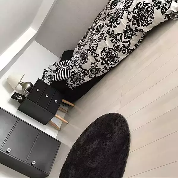 「こうやって寝てます！1人暮らしさんのロフトベッドルーム」の画像