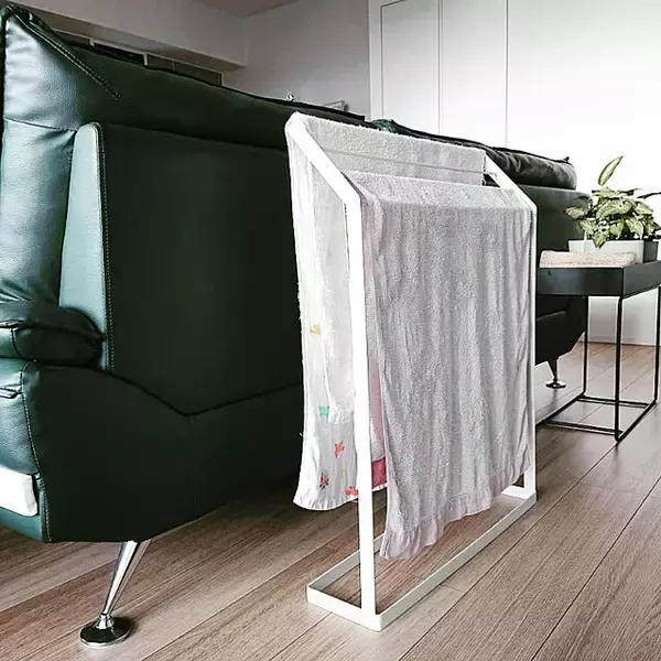 「生乾き臭の悩みもこれで解決☆バスタオルを効率よく干す方法」の画像