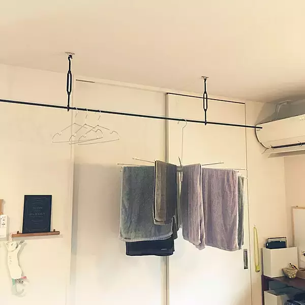 「生乾き臭の悩みもこれで解決☆バスタオルを効率よく干す方法」の画像