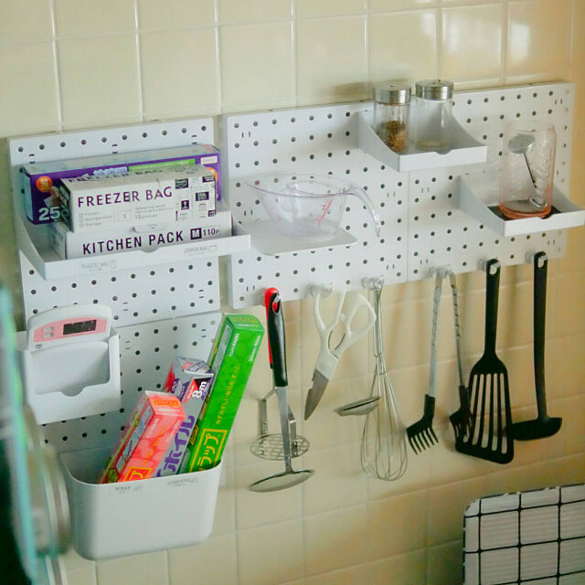 ダイソーのパンチングボードカスタムで簡単にできる キッチン収納 By Reさん 年7月21日 エキサイトニュース