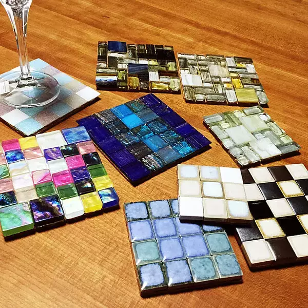 「おうちカフェを彩る♪ほっこり手作りコースター実例10選」の画像