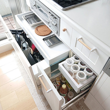 キッチンを使いやすくする秘密がたくさん☆コンロ下引き出しの便利な収納