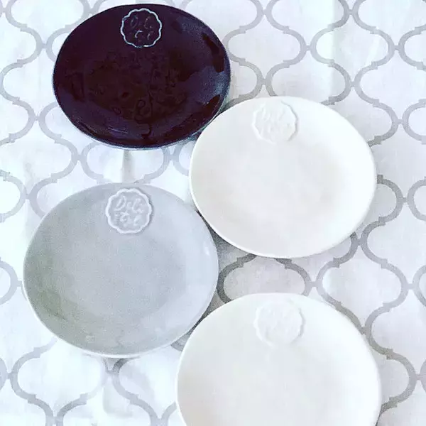 「いつもの食卓にも、おもてなしにもOK！ダイソーのお皿10選」の画像