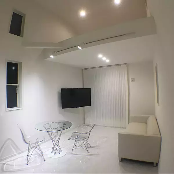 「少ない家具で上質な空間を。ミニマリストの3つのテクニック」の画像