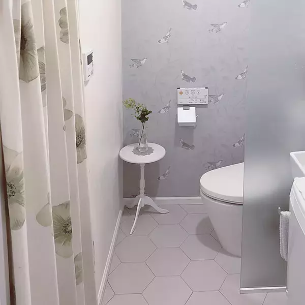 「トイレを居心地よく♪床リメイクで簡単イメージチェンジ」の画像