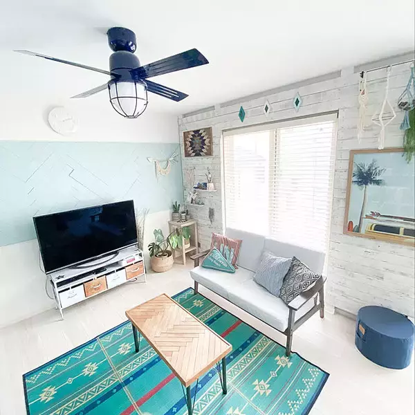 「リビングがリゾートに♡ブルー系カラーで作るマリンテイストなリビング」の画像