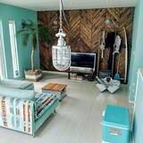 「リビングがリゾートに♡ブルー系カラーで作るマリンテイストなリビング」の画像1