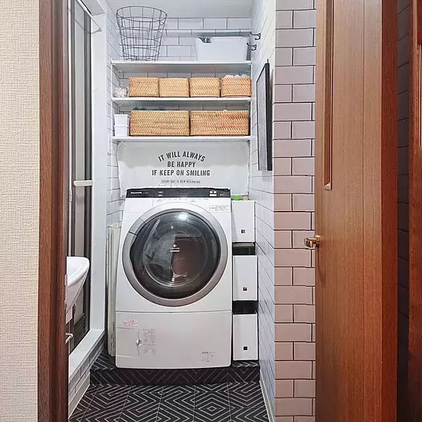 「スッキリ＆快適を約束！洗濯機まわりを使いやすくする感動の収納術10選」の画像