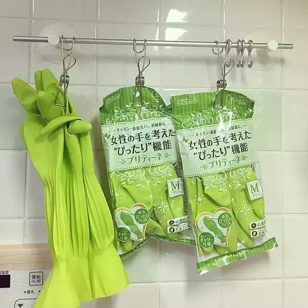 「手肌を守る頼もしい味方！インテリアになじむゴム手袋」の画像