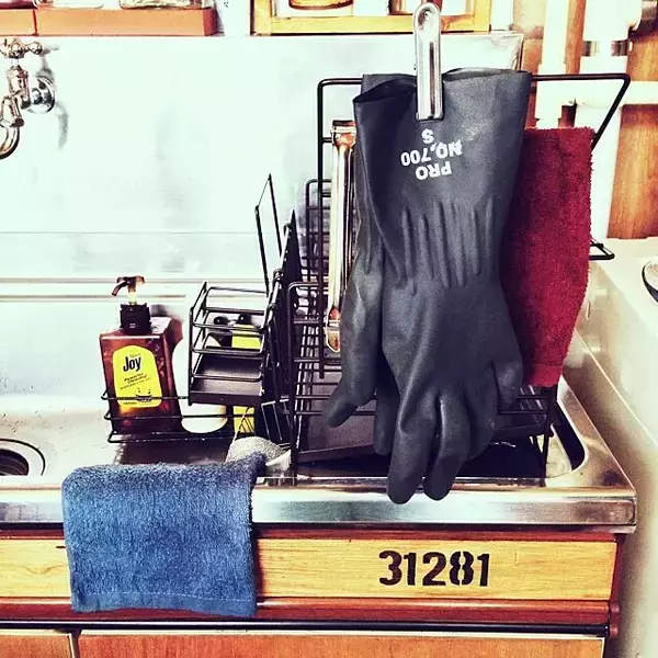 「手肌を守る頼もしい味方！インテリアになじむゴム手袋」の画像