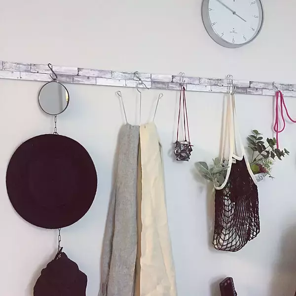 「サッと手に取れるところに♪ストールやマフラーの美しい収納術」の画像