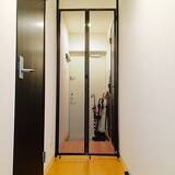 「飼い主さんもこれで安心！猫ちゃんの脱走防止対策アイデア」の画像1