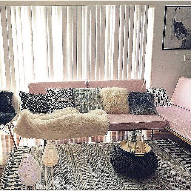 インテリア上級者さんが選ぶ色♪大人なお部屋に映えるピンク