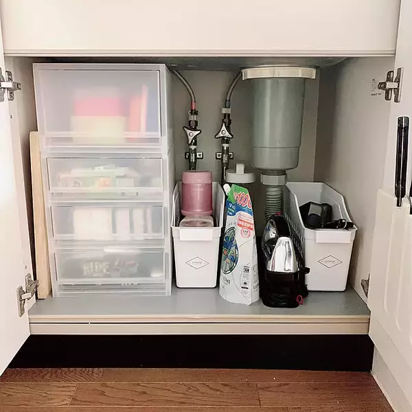 「もっと使いやすいキッチンに☆扉タイプのシンク下の収納アイデア」の画像