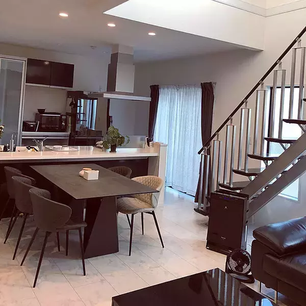 「高級感が演出できる♡大理石調のアイテムとコーディネート実例」の画像