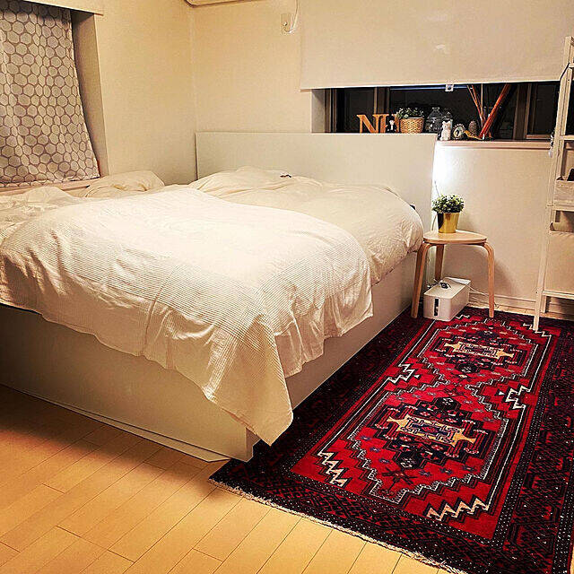 その繊細な柄と美しい佇まいに惚れ惚れ♡ペルシャ絨毯のある暮らし