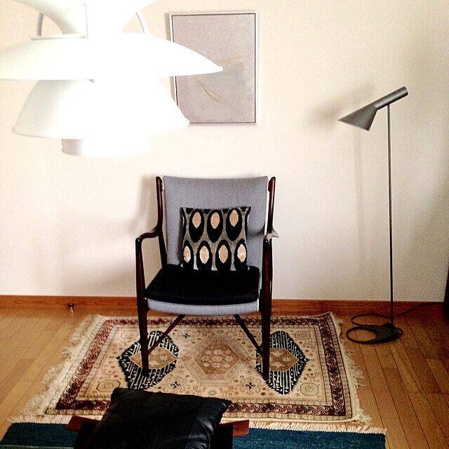 その繊細な柄と美しい佇まいに惚れ惚れ♡ペルシャ絨毯のある暮らし