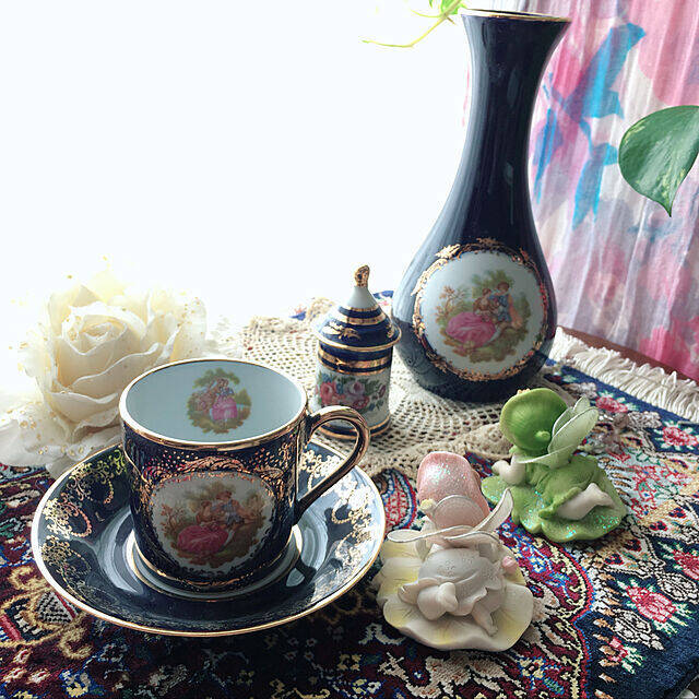 その繊細な柄と美しい佇まいに惚れ惚れ♡ペルシャ絨毯のある暮らし