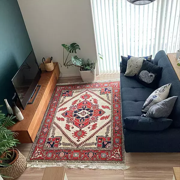 「その繊細な柄と美しい佇まいに惚れ惚れ♡ペルシャ絨毯のある暮らし」の画像