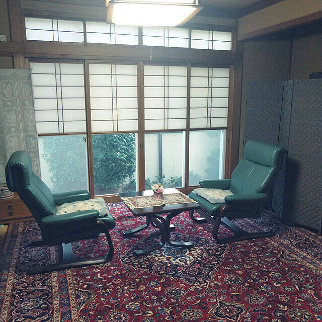 その繊細な柄と美しい佇まいに惚れ惚れ♡ペルシャ絨毯のある暮らし