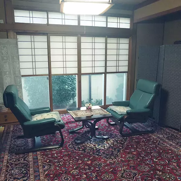 「その繊細な柄と美しい佇まいに惚れ惚れ♡ペルシャ絨毯のある暮らし」の画像