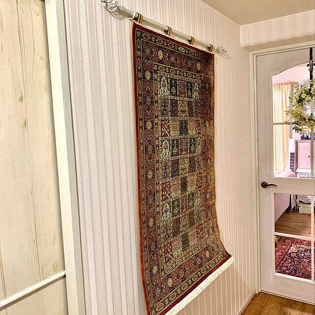 その繊細な柄と美しい佇まいに惚れ惚れ♡ペルシャ絨毯のある暮らし