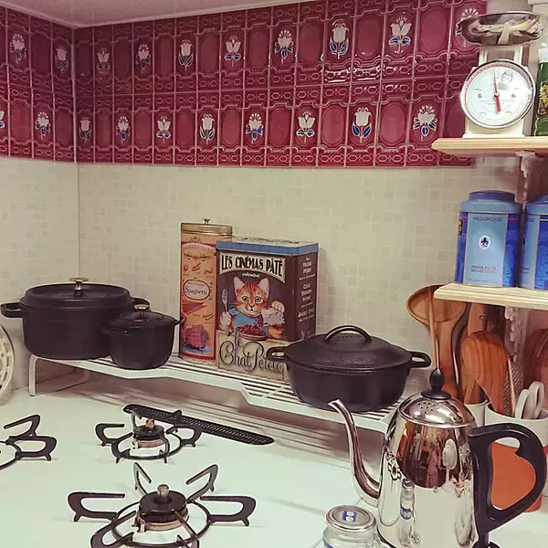 「毎日の使いやすさをアップ♪キッチンに合わせた鍋の収納方法」の画像