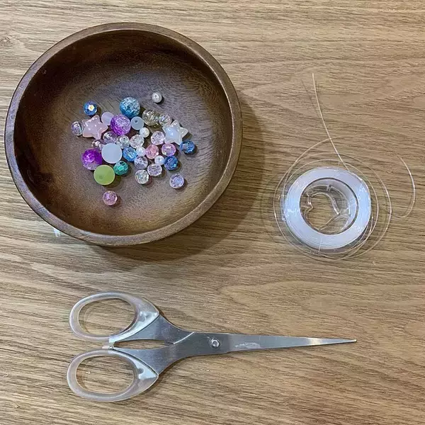 「「ビーズにテグスをひと回しで簡単固定♪手軽につくれるサンキャッチャー」 by colonさん」の画像