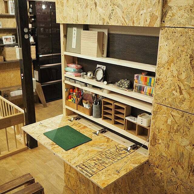 置きやすさも使いやすさも思いどおりに♪勉強机＆作業机のDIY実例集