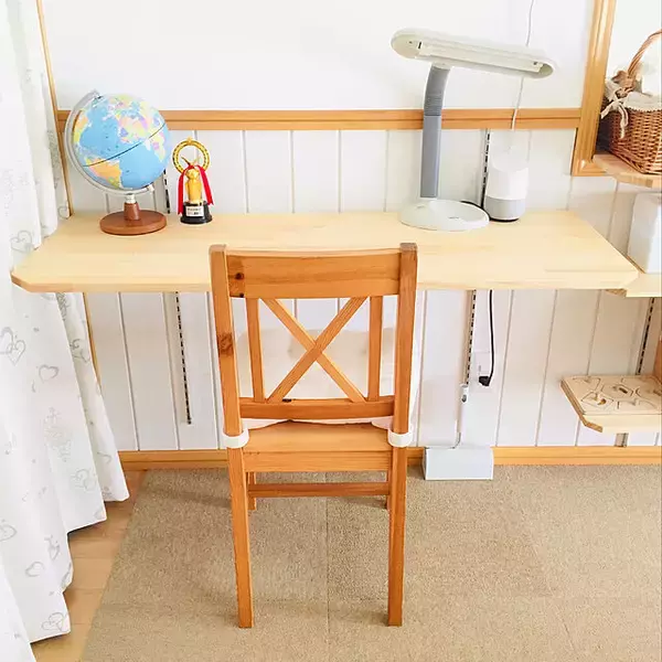 「置きやすさも使いやすさも思いどおりに♪勉強机＆作業机のDIY実例集」の画像