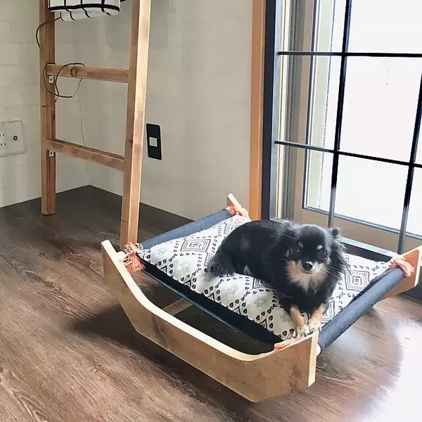 「自分好みに作れるのが魅力！犬好きによる犬のためのDIY実例10選」の画像