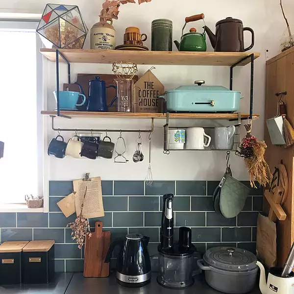 「見た目も機能性も両方叶えられる☆DIYでタイルを取り入れたキッチン特集」の画像