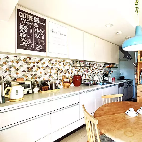 「見た目も機能性も両方叶えられる☆DIYでタイルを取り入れたキッチン特集」の画像