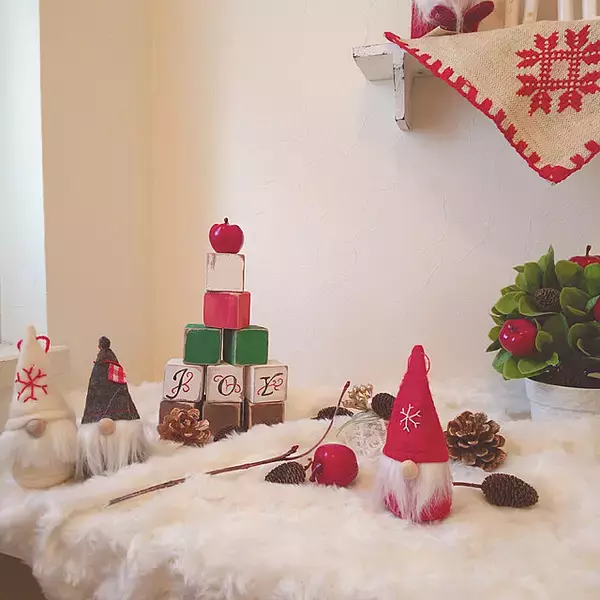「プチプラで楽しむ♪100均グッズを使ったクリスマスの飾り付け10選」の画像