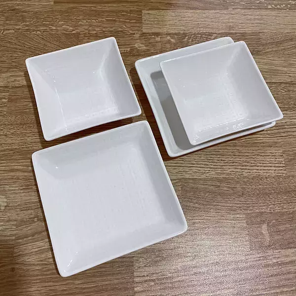 「使って良し＆飾って良し！好みの物がきっと見つかる種類豊富なセリアのお皿」の画像