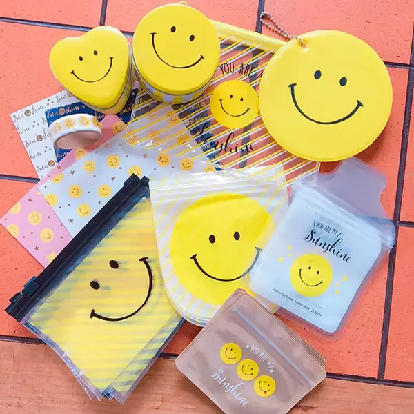 「使いみちいろいろ☆デザインも楽しめるダイソーのジッパーバッグ」の画像